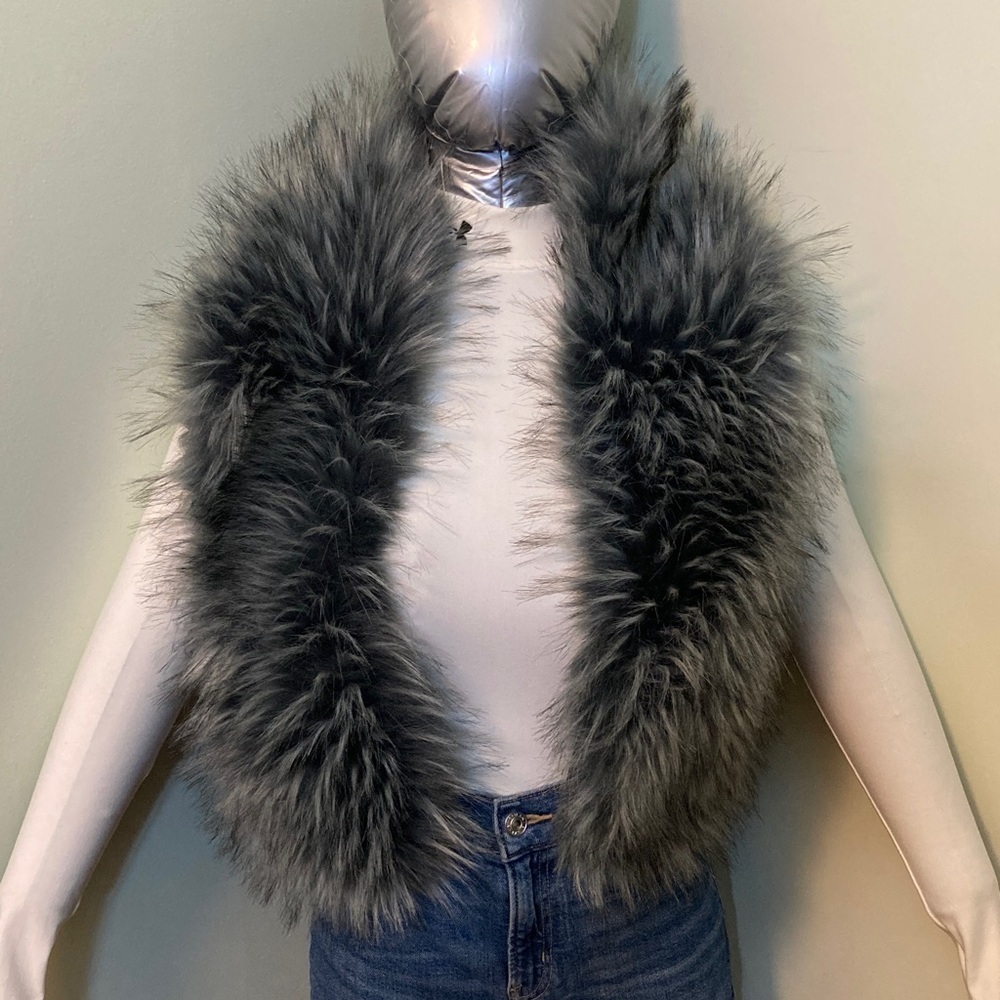 BOGO🛍️Plush Gray Faux Fur Scarf